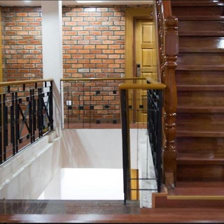 Hotel Bahosi Янгон Екстериор снимка