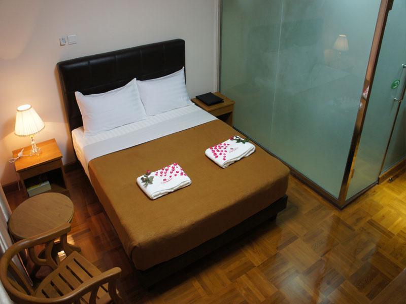 Hotel Bahosi Янгон Екстериор снимка